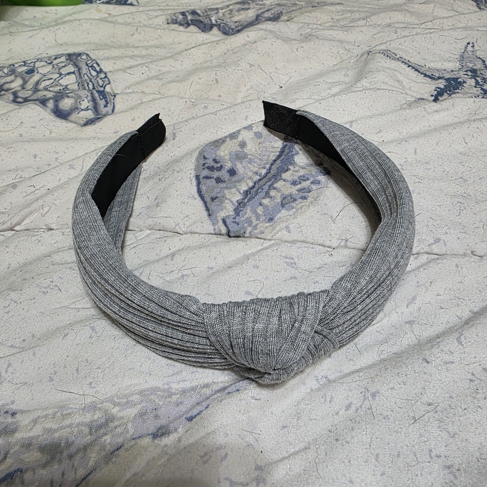 Elegant Gray Knotted Headband
